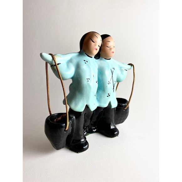 Vintage 1950s Asian Couple Carrying Water Buckets Figurine or Mini Planter - Picture 5 of 9